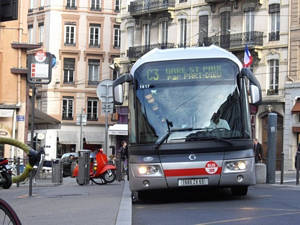  Irisbus Cristalis ETB18 n°1917 - Gare Saint-Paul