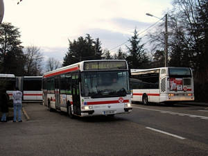  Irisbus Agora Line n°3956 - Ecole Centrale