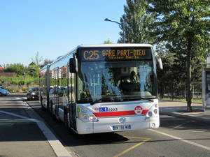  Irisbus Citelis 18 n°2203 - Saint-Priest Hôtel de Ville