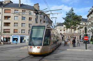  Alstom Citadis 301 n°58 - De Gaulle