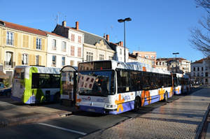  Irisbus Agora S n°74 - Hôtel de Ville