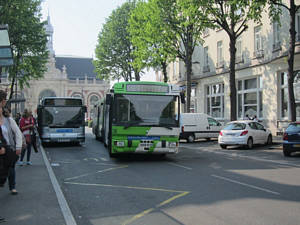  Irisbus Agora L + Renault PR118 - Gare