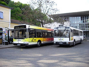  Irisbus Agora S n°60 + Renault PR112 n°52 - Gare de Vienne